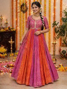 Vestido de seda rosa Rani con detalles en el cuello, traje de dos piezas de diseñador, elegante atuendo de boda para mujer. - Product Image 1