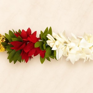 Guirlande de porte festive en fleurs artificielles en soie avec clochettes dorées et fleurs de Mogra - Décoration traditionnelle pour mariage et maison - Product Image 3