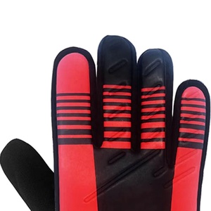 Gants de gardien de but de football en latex allemand noir et rouge, design personnalisé, embossés, avec sangle en latex allemand de 4 mm et injection de silicone. - Product Image 4