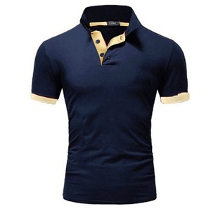 Camiseta de Manga Corta para Hombre, Corte Regular, Color Azul Marino, 100% Algodón, Transpirable, Informal, Tejida, con Ribete en Contraste Dorado - Product Image 1
