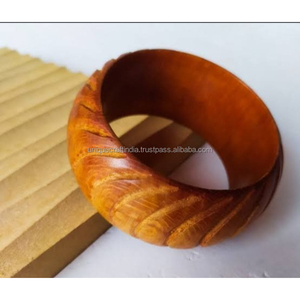 Bracelets en bois de manguier de qualité supérieure, faits à la main, motifs naturels sculptés linéaires, accessoires élégants pour femmes, bijoux artisanaux. - Product Image 3