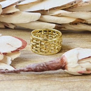 Bague élégante en laiton au design bohème, motif tressé, pour femme, plaqué or 18 carats, maille géométrique creuse, bague statement, vente en gros - Product Image 4