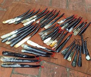 Chausse-pied artisanal en corne de buffle à long manche – Aide à l'enfilage de chaussures de qualité supérieure pour hommes et femmes - Product Image 3