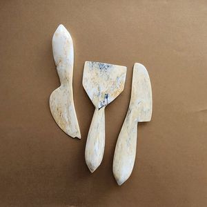Juego de 4 espátulas de queso en forma de corazón con mango de resina en rojo, tortuga, blanco y rosa, elegantes cuchillos para cortar queso - Product Image 3