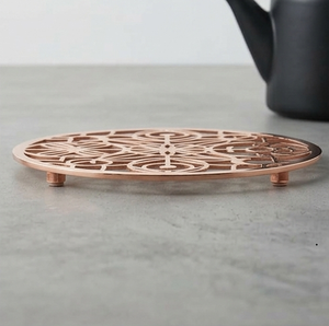 Posavasos Redondo de Metal Dorado Rosa con Diseño Floral, Resistente al Calor, para Decoración de Mesa de Cocina o Comedor - Product Image 2
