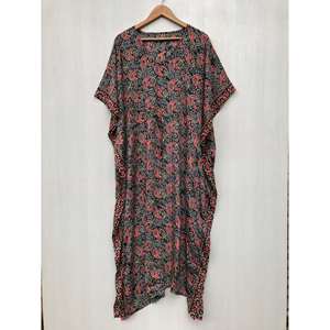 Kaftan en soie fleuri pour femme, élégant, pour la plage, par Ethnic Craft Hub India - Product Image 5