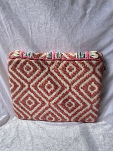 Bolso de Mano Tribal Hecho a Mano con Conchas de Cauri, Bordado de Espejo y Bordes con Cuentas, Estilo Boho, Textil, Étnico, para Festivales y Moda - Product Image 5