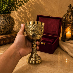 Tasse à thé et soucoupe décoratives en laiton pour la présentation ou l'usage pratique, gobelet avec détails anciens et style inspiré du patrimoine - Product Image 5