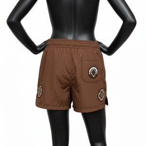 Shorts cortavientos de poliéster ligero de 135 GSM, color marrón, estilo urbano, con parche bordado y logotipo personalizado para mujer. - Product Image 4