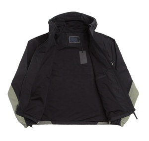 Veste coupe-vent légère et respirante en polyester de haute qualité pour homme, collection automne 2026, personnalisable avec logo, vente en gros - Product Image 3