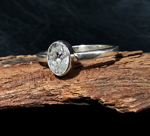 Anillo de Compromiso con Diamante de Corte Ovalado, Plata de Ley 925, Bañado en Oro, Engaste de Bisel, Anillo de Boda Moderno - Product Image 5