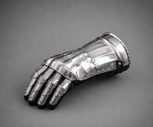 Gant de chevalier médiéval en acier inoxydable plaqué argent, armure de protection, style antique, finition polie, émail doux, Calvin - Product Image 1