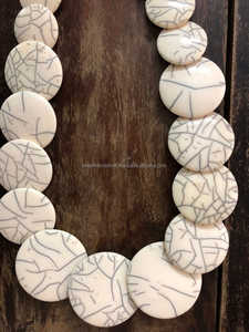 Lujoso collar de cuentas de resina de alto pulido personalizado para mujer hecho a mano en la India hermoso accesorio de moda - Product Image 2