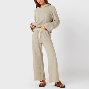 Conjunto Deportivo de Dos Piezas para Mujer, Chaqueta Atlética Ajustada con Logotipo Personalizado, Pantalones Anchos, Ropa Deportiva a la Moda - Product Image 2