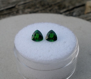 Matching Pair 5 mm <b>Green</b> Trillion Chrome Diopside in AAA Grade - Product Image 3