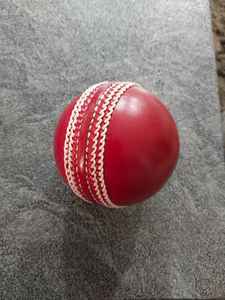 Balle de cricket personnalisée de haute qualité, couleurs et designs de logo sur mesure, balle dure pour les matchs de cricket. Trouvez des icônes similaires, service OEM. - Product Image 6