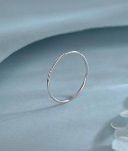 Bague Midi Super Fine en Argent Sterling, Bijou Minimaliste, Bague Empilable - Product Image 1