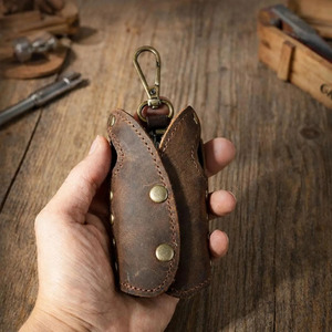 Porte-clés de luxe en cuir véritable, conçu pour les professionnels et les voyageurs, en cuir Crazy Horse, en vente. - Product Image 4