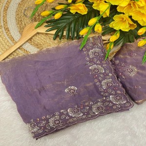 Sari VASTRA COTTAGE de Seda Satinada Premium con Elegantes Cuentas y Trabajo Cutdana, Diseño Estilo Bollywood, Colección para Fiestas - Product Image 2