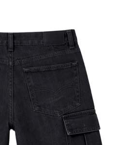 Pantalones cortos cargo de mezclilla negros personalizados para hombre, pantalones cortos vaqueros utilitarios con múltiples bolsillos, corte regular, ropa informal de calle, para verano. - Product Image 4