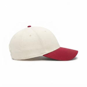 Casquette de baseball bicolore personnalisée, calotte crème, visière rouge incurvée, logo brodé, ajustable, en coton, style streetwear, fournisseur OEM - Product Image 4