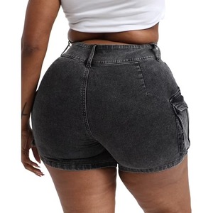 Shorts en jean cargo noirs élégants pour femme, en coton denim vintage, coupe droite, taille mi-haute, lavables et résistants à la décoloration, pour l'été - Product Image 1