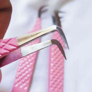 Pince à épiler professionnelle rose incurvée de qualité supérieure en acier inoxydable, pointe de précision lisse 10 mm pour sourcils - Product Image 1