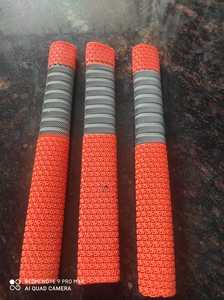 ขายส่งปลอกหุ้มด้ามไม้คริกเก็ตยางแบบกำหนดเอง กันลื่น สีส้ม สำหรับทั้งมือซ้ายและขวา เย็บด้วยมือ ขนาด 13 มม. พร้อมตัวล็อค - Product Image 5