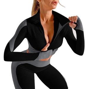 Ensemble de fitness respirant pour femmes-Short de soutien-gorge de yoga respirant personnalisé en gros avec vêtements de sport et haut de couleur unie avec leggings - Product Image 1