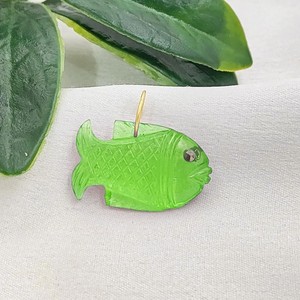 Colgante de dijes de pez de cuarzo peridoto tallado a mano - Dijes hechos a mano chapados en oro - Piedras talladas al por mayor - Product Image 1