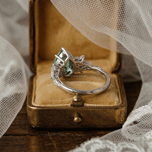 Anillo de Compromiso de Lujo para Mujer, Elegante, Forma Redonda, con Piedra de Corte Pera de 1 Quilate, Moissanita VVS, Zafiro Verde, Plata de Ley 925, Chapado en Oro - Product Image 1