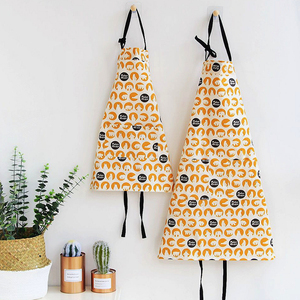 Delantal de cocina con logotipo personalizado, cierre de botón de tela de poliéster y manga corta, perfecto para restaurantes y servicios de comida. - Product Image 4