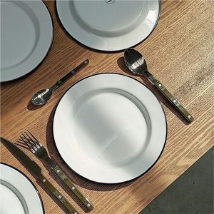 Elegante Plato de Presentación de Esmalte con Borde Verde, Plato de Metal para Cena, Decoración de Restaurante, Servicio Duradero para Mesa, Plato Base - Product Image 6