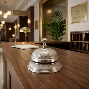 Cloche de service de restaurant plaquée argent de qualité supérieure, ornée de motifs floraux en relief, pour la réception d'hôtel, le café, le comptoir de restaurant - Product Image 1