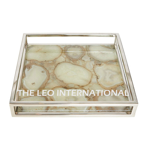 Plateau en métal fait main, plateau décoratif de luxe pour occasions spéciales, plateau en bois finition naturelle, design doré, poignée - Product Image 3