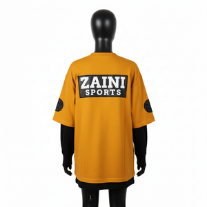 Camiseta Oversize de Algodón Interlock de Doble Capa para Mujer con Paneles en Contraste Dorado y Logotipo Termotransferible - Product Image 2