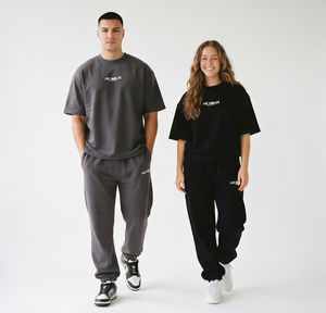 Ensemble de survêtement unisexe en coton 100 % : T-shirt à col rond et manches courtes, et pantalon de jogging à taille élastique, coupe décontractée et ample, longueur intégrale - Product Image 3