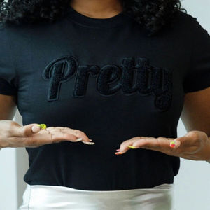 Camiseta de chenilla negra sólida para mujer, ropa de hermandad, letras bordadas, algodón, estilo universitario griego, moda. - Product Image 3