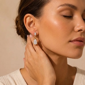 Boucles d'oreilles pendantes en or jaune 9K avec diamants de laboratoire taille poire 1,98 CTW, double poire, bijoux fins, vente en gros OEM - Product Image 5