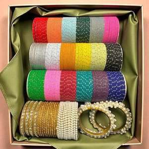 ชุดกำไลข้อมือไหมสีชมพูและสีน้ำเงินเข้ม งานฝีมือสวยงาม ประดับด้วยงานกระจกประณีตและลูกปัดทองคำ ดีไซน์แบบดั้งเดิม - Product Image 4