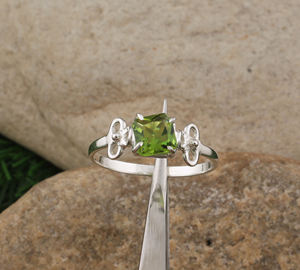 Anillo de Boda Clásico Minimalista con Peridoto Cuadrado y Cuarzo, Plata de Ley 925, Piedra de Nacimiento de Agosto para Mujer, Joyería Fina al por Mayor - Product Image 5