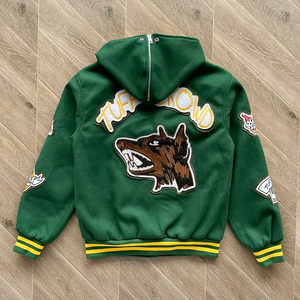 แจ็คเก็ตวาร์ซิตี้ผู้ชายแบบมีฮู้ด กันน้ำ กันลม ระบายอากาศได้ดี เป็นมิตรกับสิ่งแวดล้อม สำหรับฤดูหนาว สไตล์ลำลองแนวสตรีท รับผลิตแบบ OEM พร้อมโลโก้และสีตามสั่ง - Product Image 2