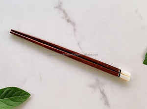 Baguettes en bois foncé de qualité supérieure pour la salle à manger | Option faite à la main, antidérapante, réutilisable et écologique pour tous les jours ou les occasions spéciales - Product Image 4