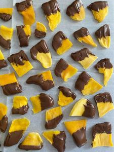 Tranches de mangue enrobées de chocolat de haute qualité, fruits secs premium en vrac - Product Image 1