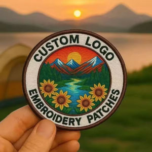 แพทช์ปักลายตามสั่งพร้อมโลโก้ของคุณ แพทช์ปักแบบกำหนดเอง รีดติดหรือเย็บติดเสื้อผ้าได้ - Product Image 1