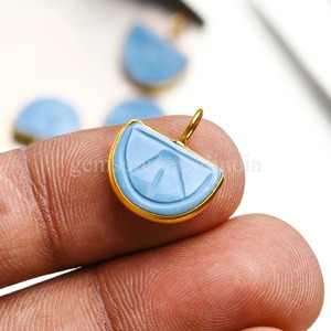Colgante de ópalo azul natural tallado en forma de naranja, chapado en oro vermeil sobre plata de ley, con gema, precio al por mayor para fabricación de joyas - Product Image 6