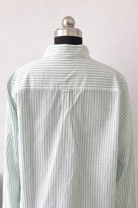 Camisa de algodón a rayas con estampado a mano |   Camisa Verde y Blanca con Botones |   Camisa Unisex Hecha a Mano por Artesanos |   Top de Moda Sostenible - Product Image 2