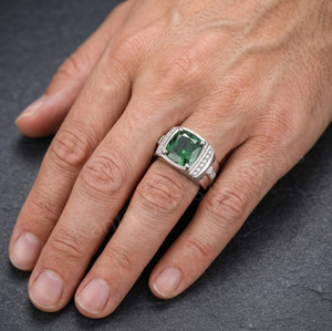 Anillo de hombre de plata de ley 925 con cuarzo verde y detalles de diamantes en pavé, engaste de garras, diseño geométrico clásico, unisex. - Product Image 4