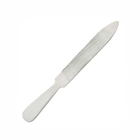 Râpe à pieds professionnelle en acier inoxydable allemand, lime à callosités profilée, lime lissante pour les pieds, manche en plastique noir, lime à pieds