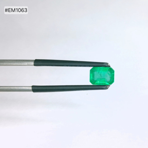 Elegante Esmeralda Zambiana Natural Genuina de Grado 3A, Corte Facetado Octogonal, 1.16ct, Gema Suelta para Collar y Anillo - Product Image 1